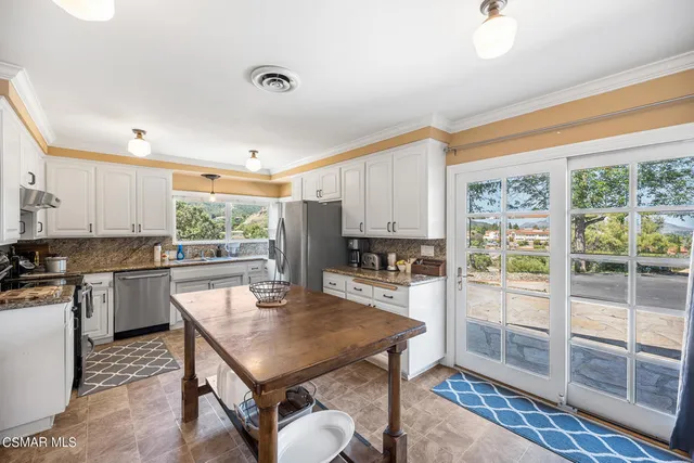 a view of an outdoor space