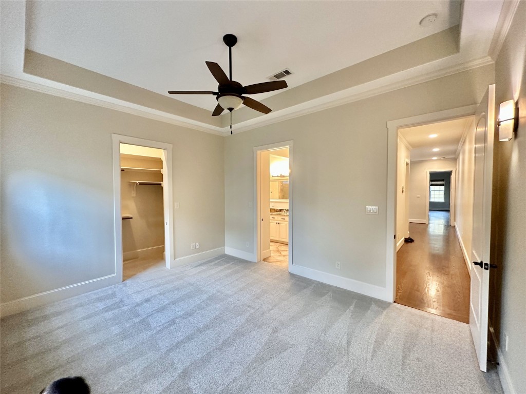 6121 Hamman Street Houston, TX 77007 - Photo 16 of 28 Another view of guest bedroom. Master is on opposite side of hall.
