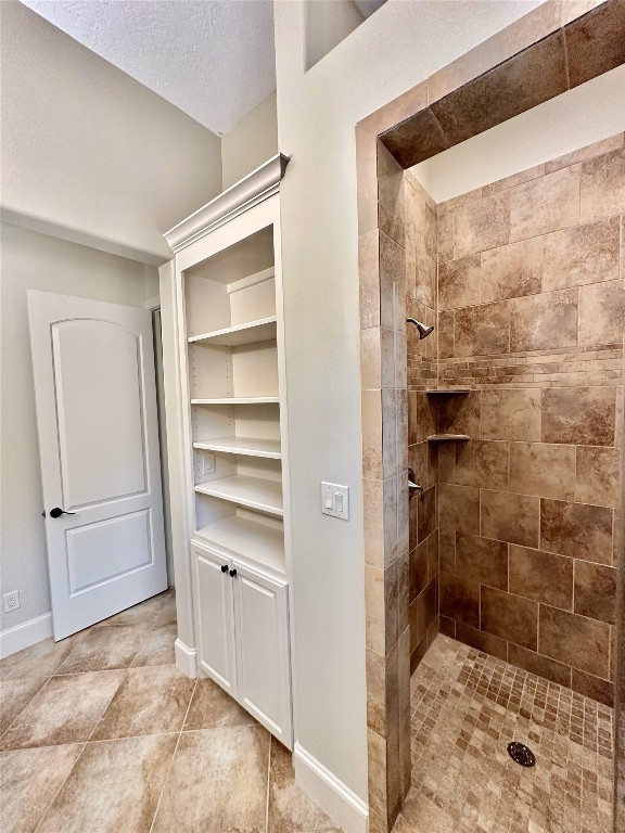 6121 Hamman Street Houston, TX 77007 - Photo 19 of 28 Guest bath has a walk in shower