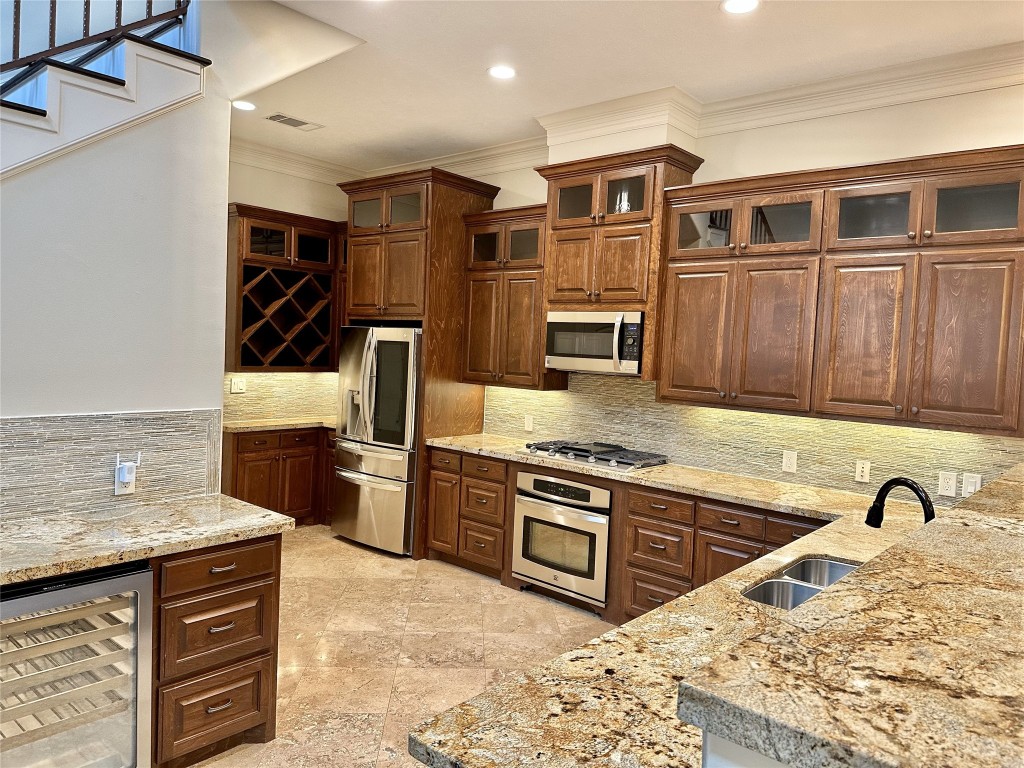 6121 Hamman Street Houston, TX 77007 - Photo 4 of 28 Another view of kitchen