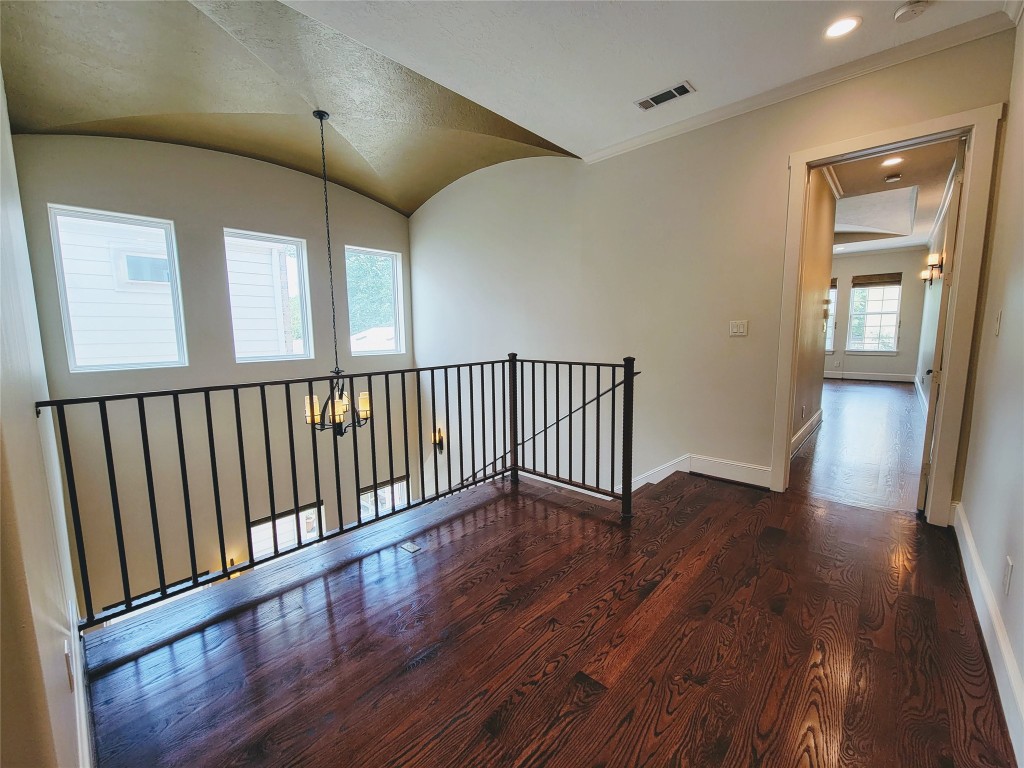 6121 Hamman Street Houston, TX 77007 - Photo 8 of 28 Entry to master