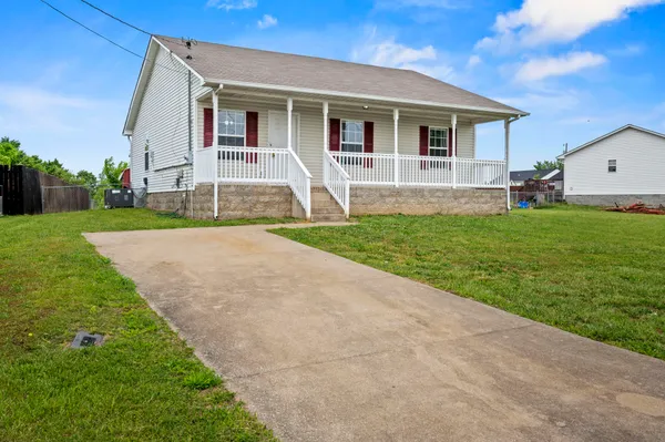 $1,295 | 202 Jenna Avenue, Oak Grove, KY 42262