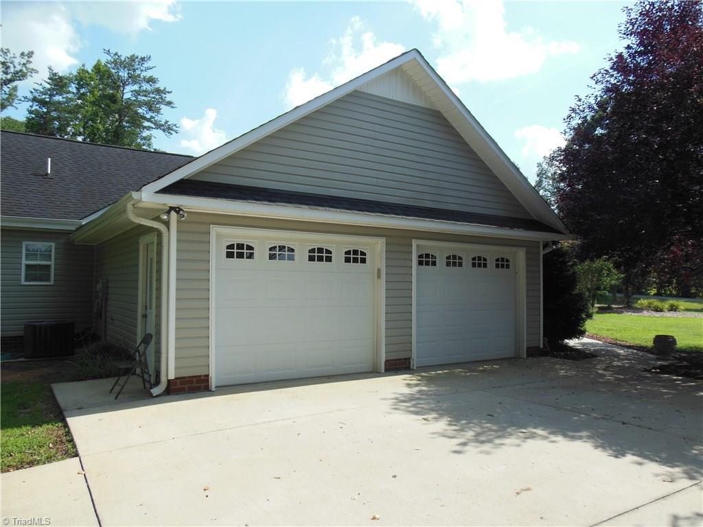 894 Carson Road Pilot Mountain, NC 27041 - Photo 5 of 30 Gallery Image 5