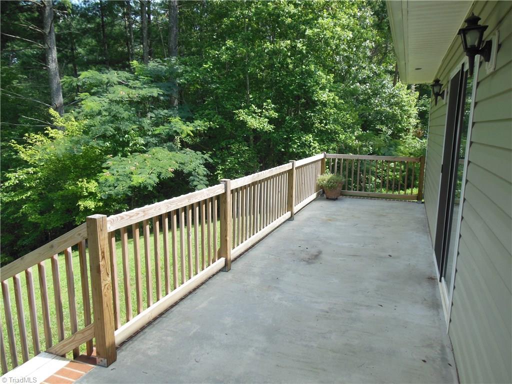 894 Carson Road Pilot Mountain, NC 27041 - Photo 6 of 30 Gallery Image 6