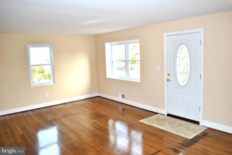 3838 Elmcroft Road Randallstown, MD 21133 - Photo 3 of 19 Living Room
