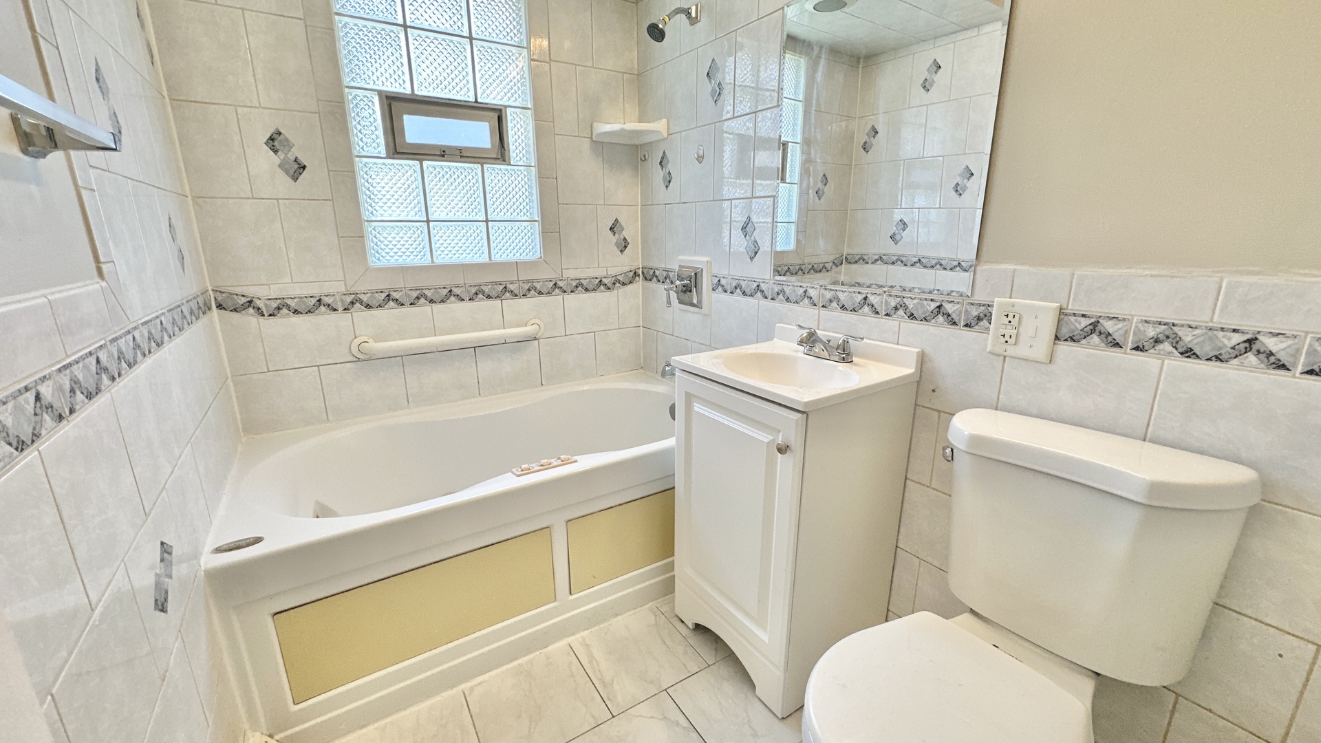 17303 Roy Street Lansing, IL 60438 - Photo 15 of 23 a bathroom with a sink a toilet and a bathtub