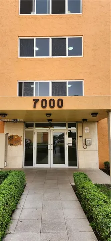 $1,600 | 7000 Northwest 186th Street, Unit 4324, Hialeah, FL 33015