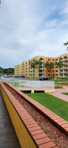 $1,600 | 7000 Northwest 186th Street, Unit 4324, Hialeah, FL 33015
