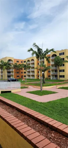 $1,600 | 7000 Northwest 186th Street, Unit 4324, Hialeah, FL 33015