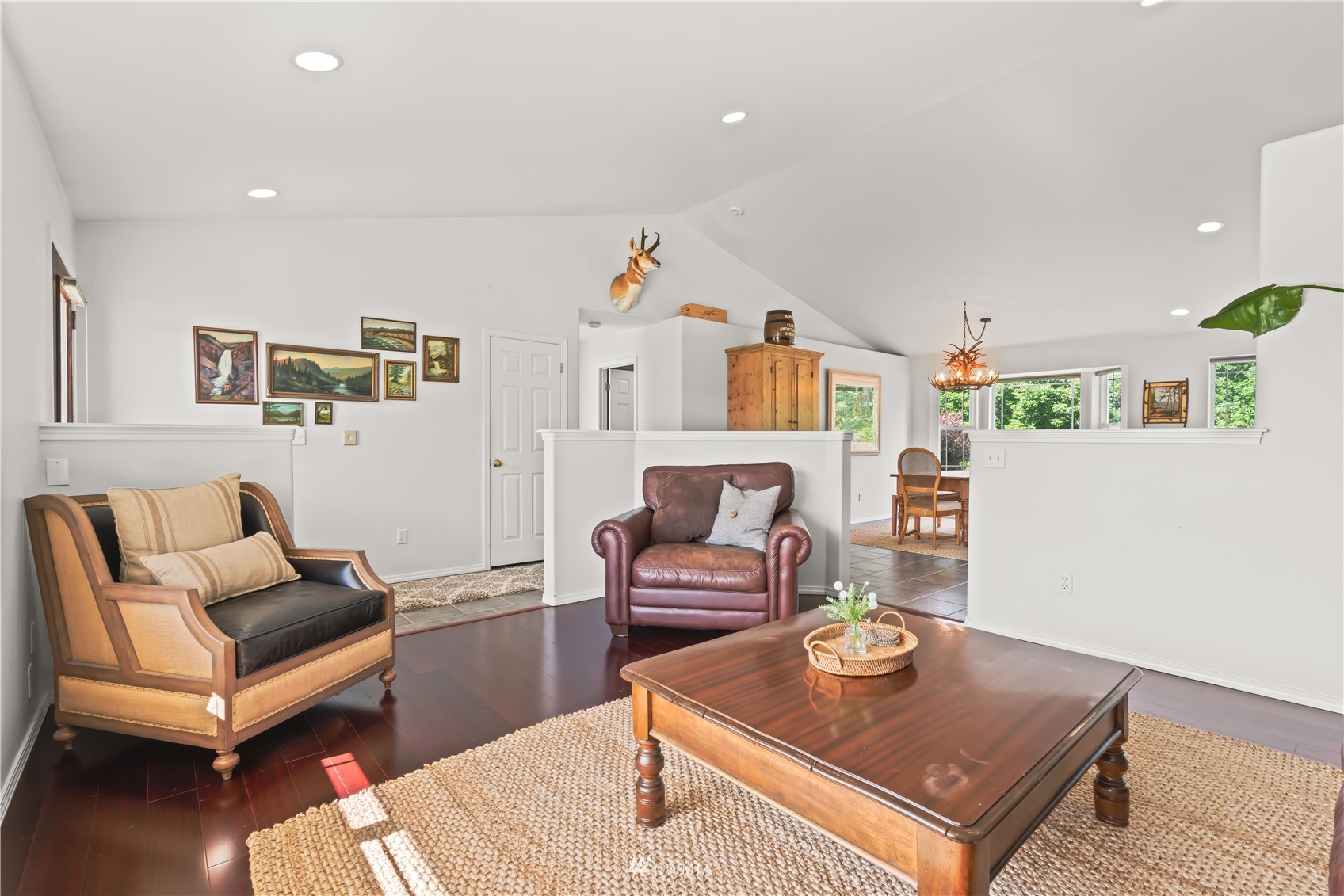 250 Rivers Edge Lane Yakima, WA 98901 - Photo 11 of 40 a living room with furniture and a table
