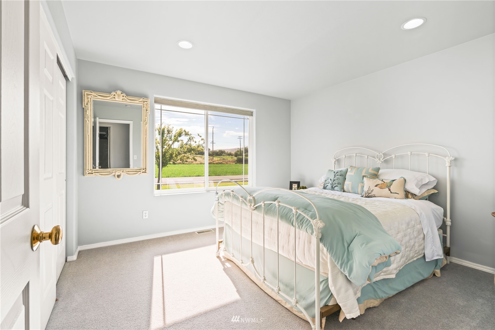 250 Rivers Edge Lane Yakima, WA 98901 - Photo 18 of 40 a bedroom with a bed and a window