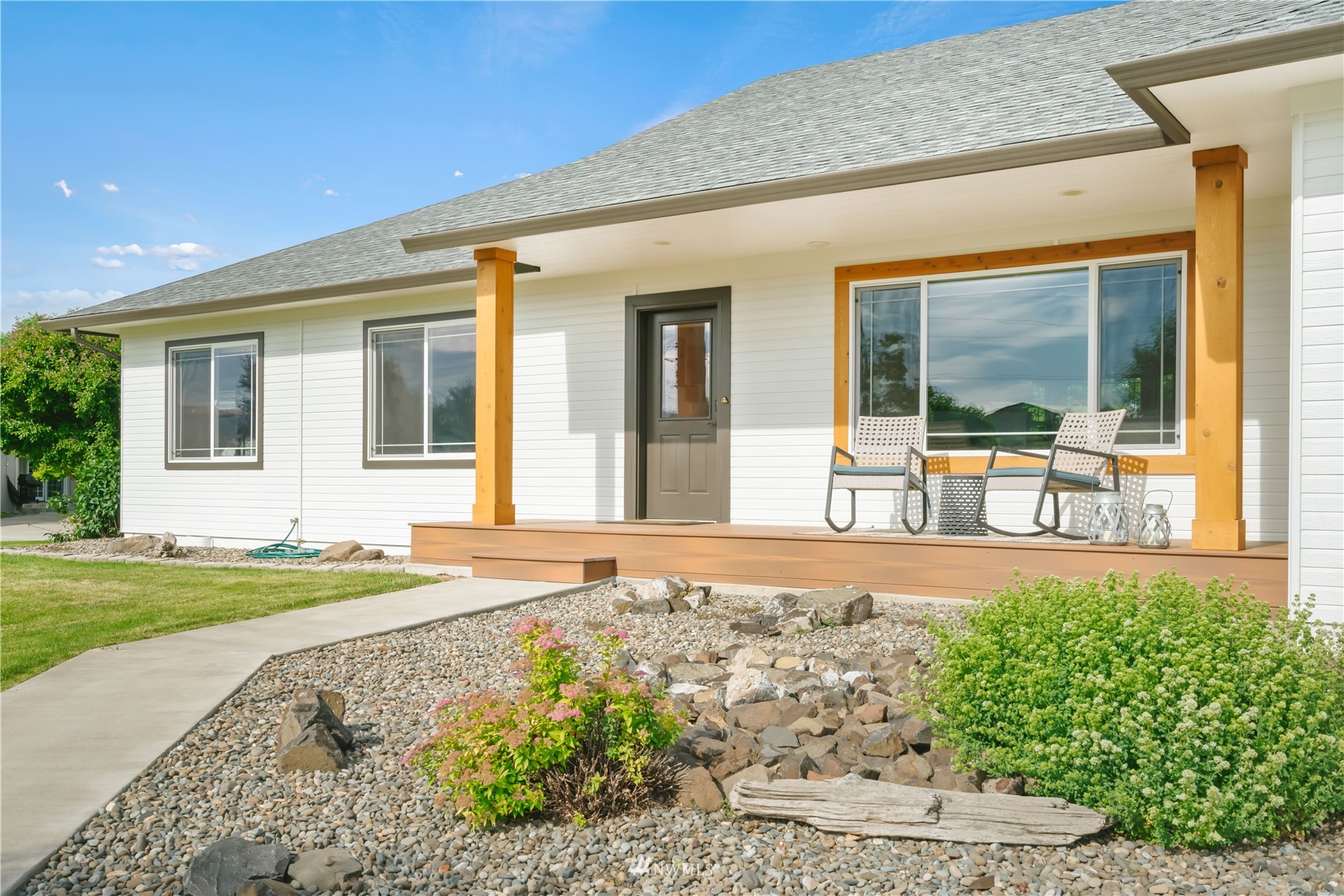 250 Rivers Edge Lane Yakima, WA 98901 - Photo 3 of 40 front view of a house