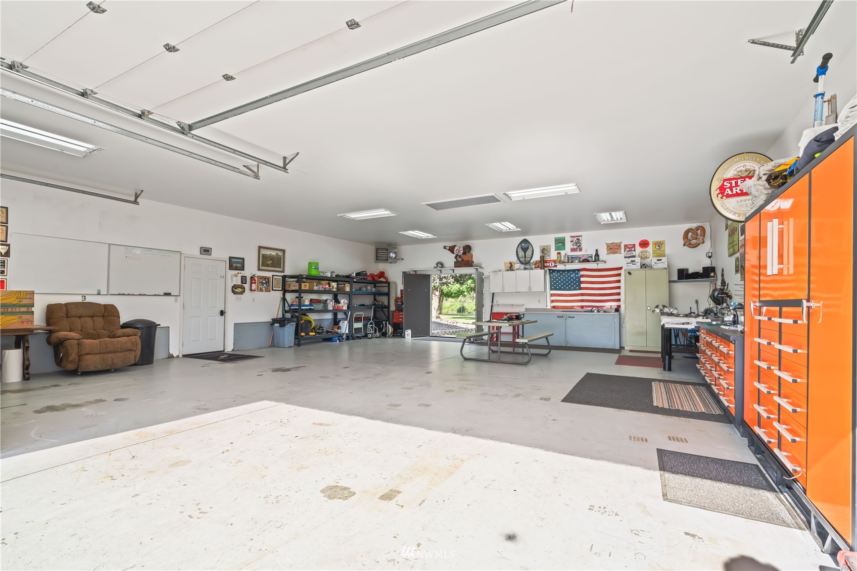250 Rivers Edge Lane Yakima, WA 98901 - Photo 39 of 40 a area with furniture and a flat screen tv