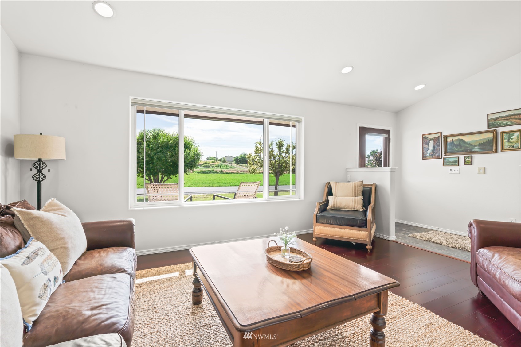250 Rivers Edge Lane Yakima, WA 98901 - Photo 4 of 40 a living room with furniture and a window