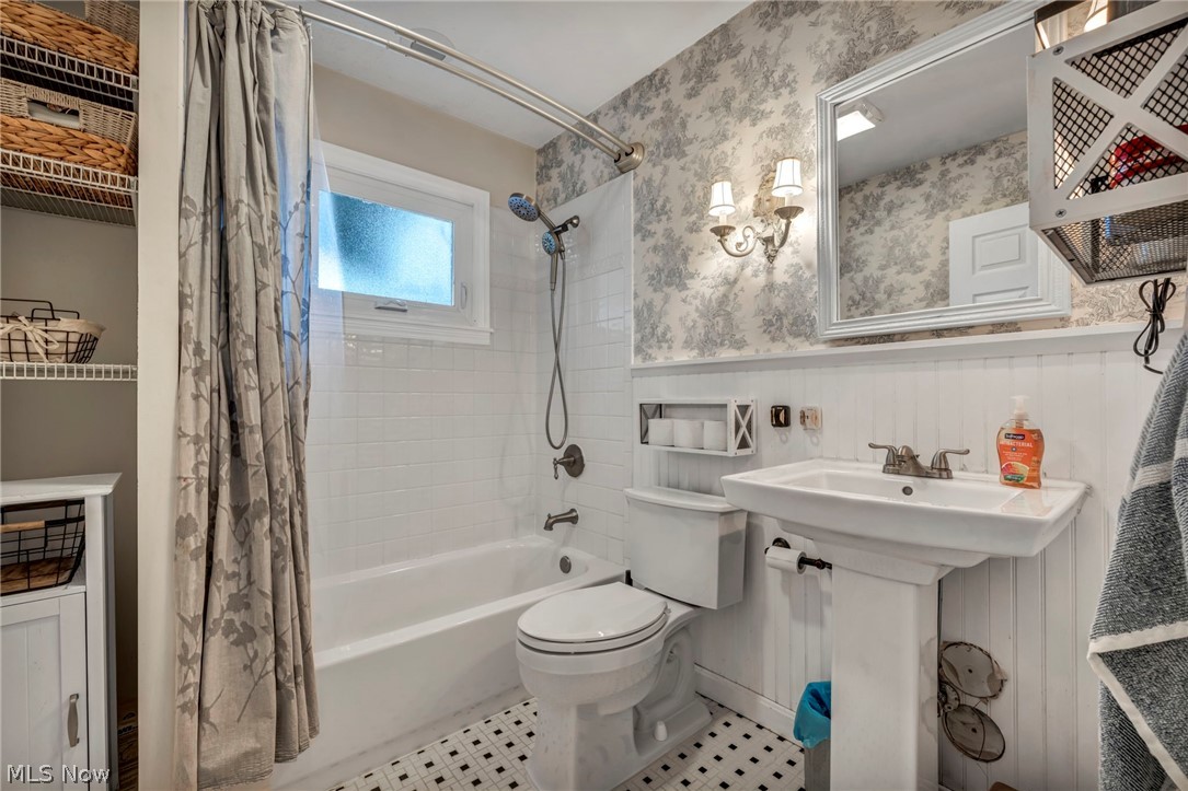 24005 Knickerbocker Road Bay Village, OH 44140 - Photo 5 of 22 Gallery Image 5