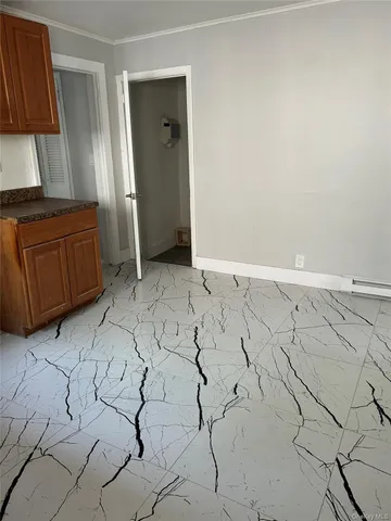 a view of utility room