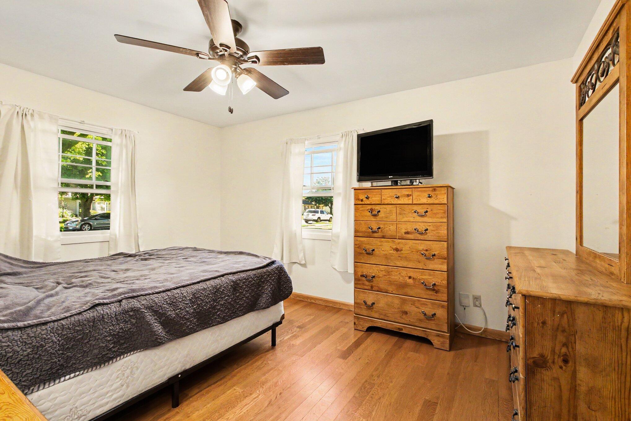 8016 Gordon Place Highland, IN 46322 - Photo 13 of 28 2038x1359