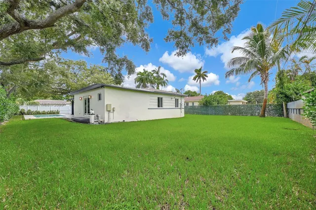 a view of a house with a backyard