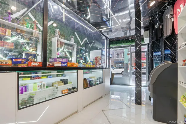 a view of a livingroom with furniture and a ceiling fan