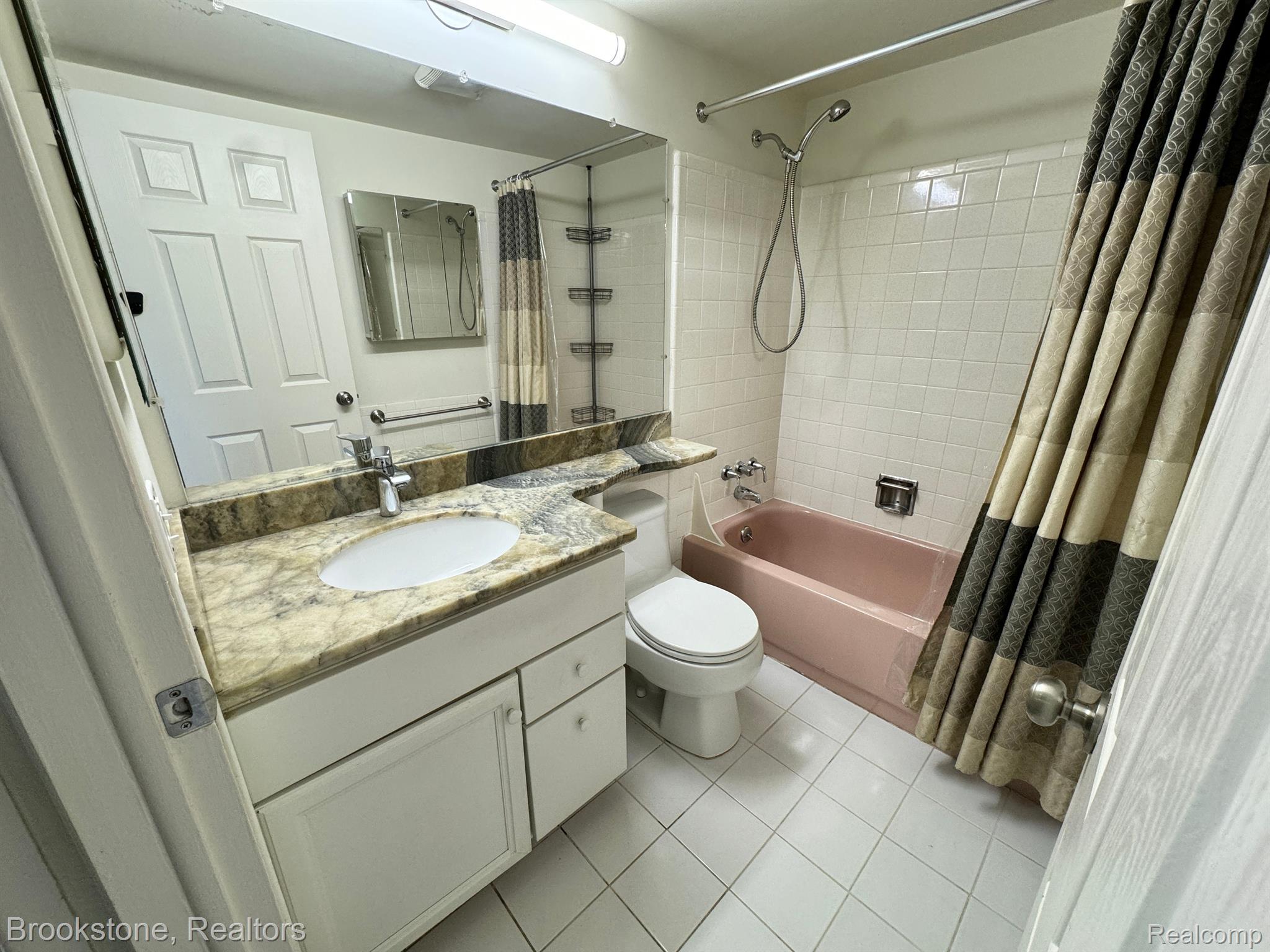 29464 Hoover Road, Unit 464 Warren, MI 48093 - Photo 9 of 23 Gallery Image 9
