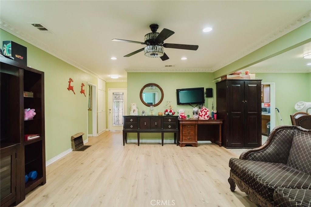 11338 Dronfield Avenue Pacoima, CA 91331 - Photo 8 of 46