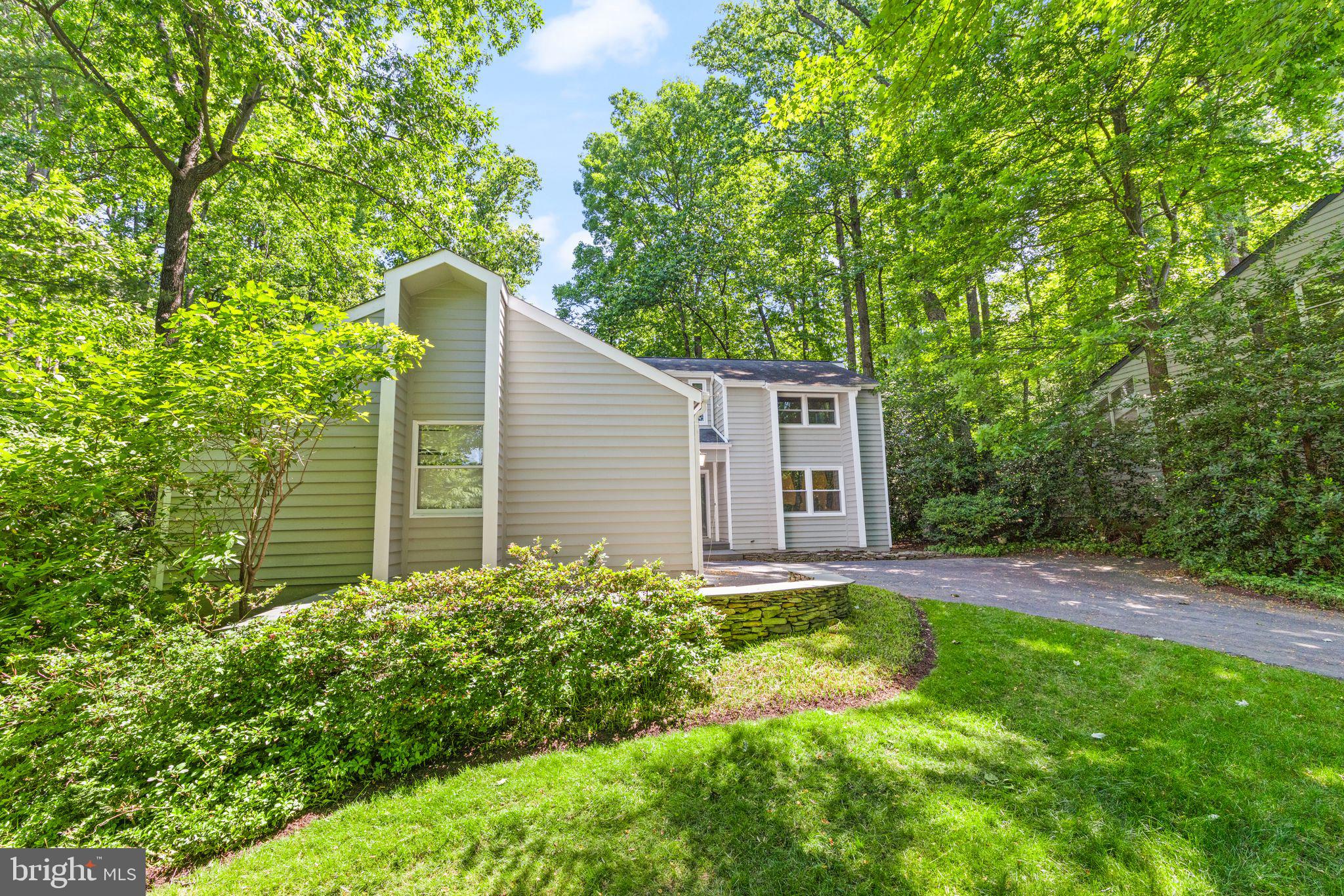 1925 Upper Lake Drive Reston, VA 20191 - Photo 3 of 88 Gallery Image 3