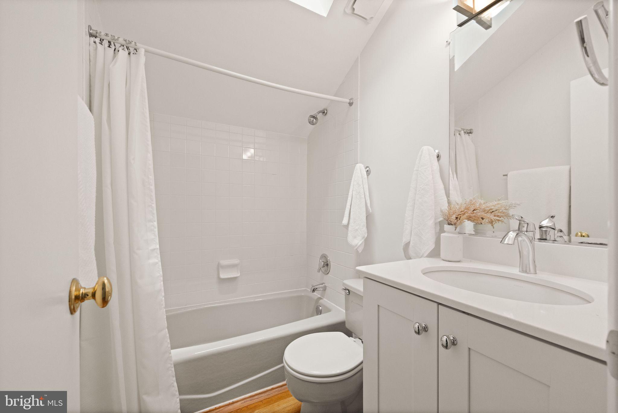 1925 Upper Lake Drive Reston, VA 20191 - Photo 50 of 88 Upper level guest bathroom