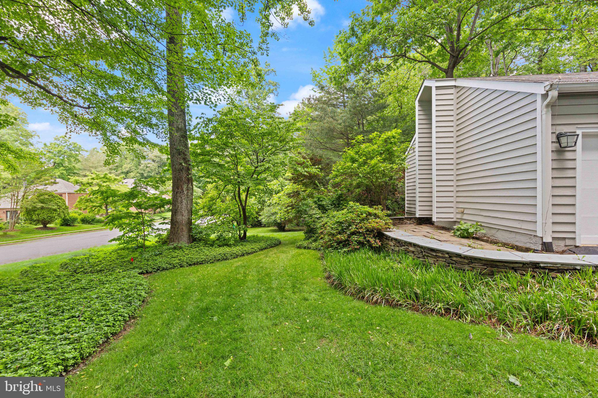 1925 Upper Lake Drive Reston, VA 20191 - Photo 65 of 88 Landscaped flower beds