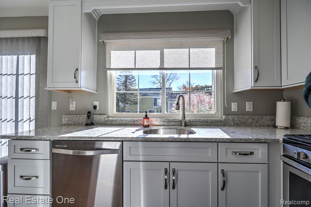 1427 Lantern Lane, Unit 35 Rochester Hills, MI 48306 - Photo 22 of 55
