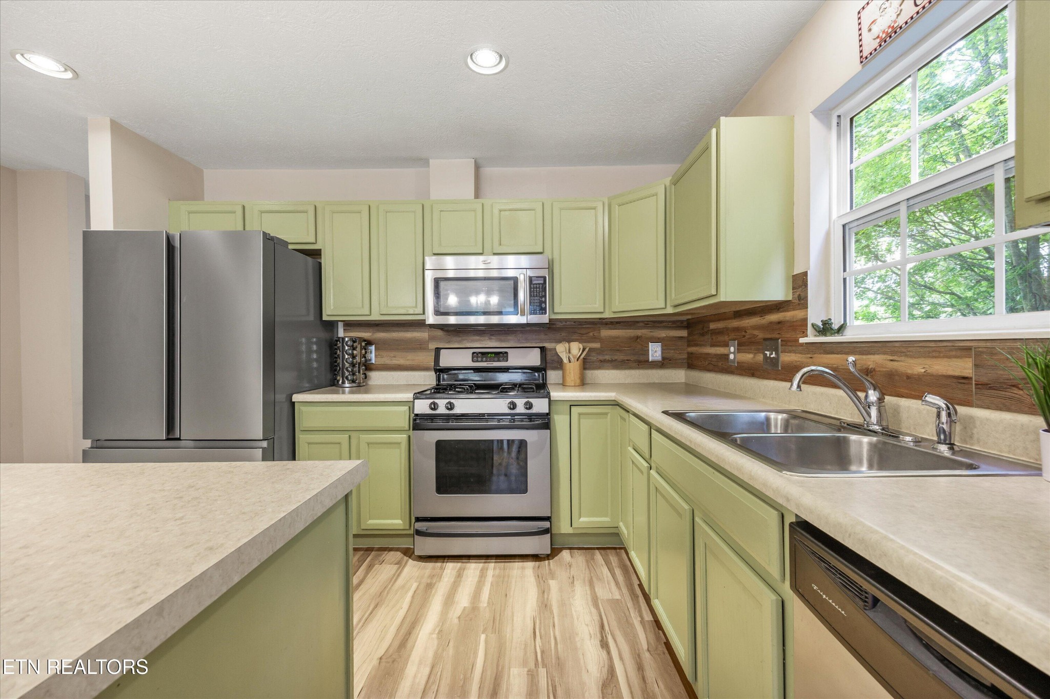 7204 Sunset Ridge Lane Knoxville, TN 37920 - Photo 12 of 38 Gallery Image 12