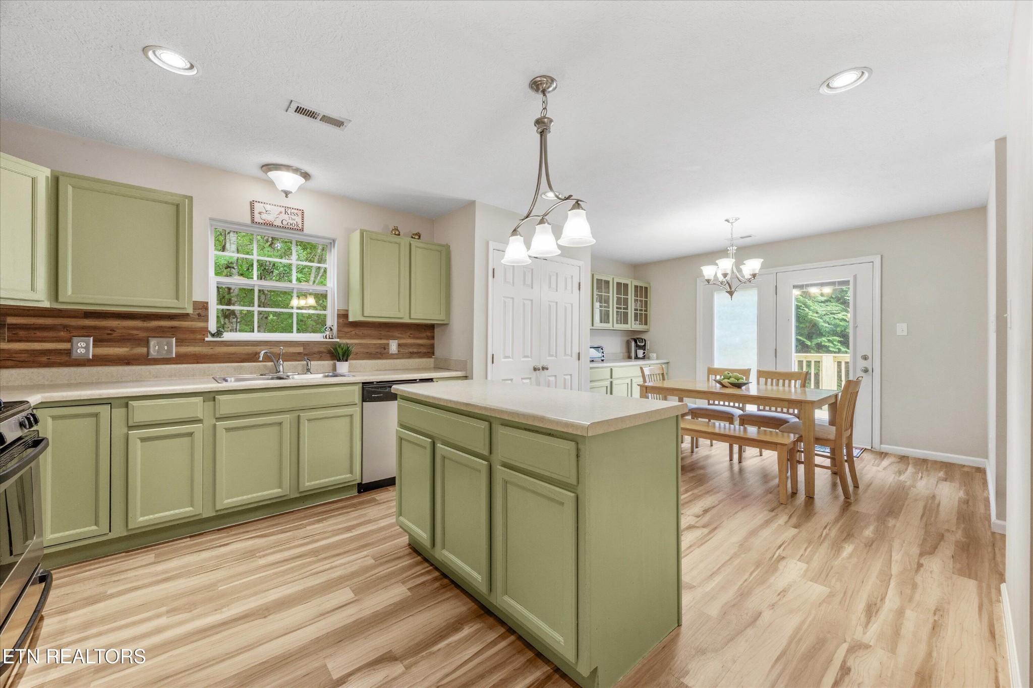 7204 Sunset Ridge Lane Knoxville, TN 37920 - Photo 9 of 38 Gallery Image 9