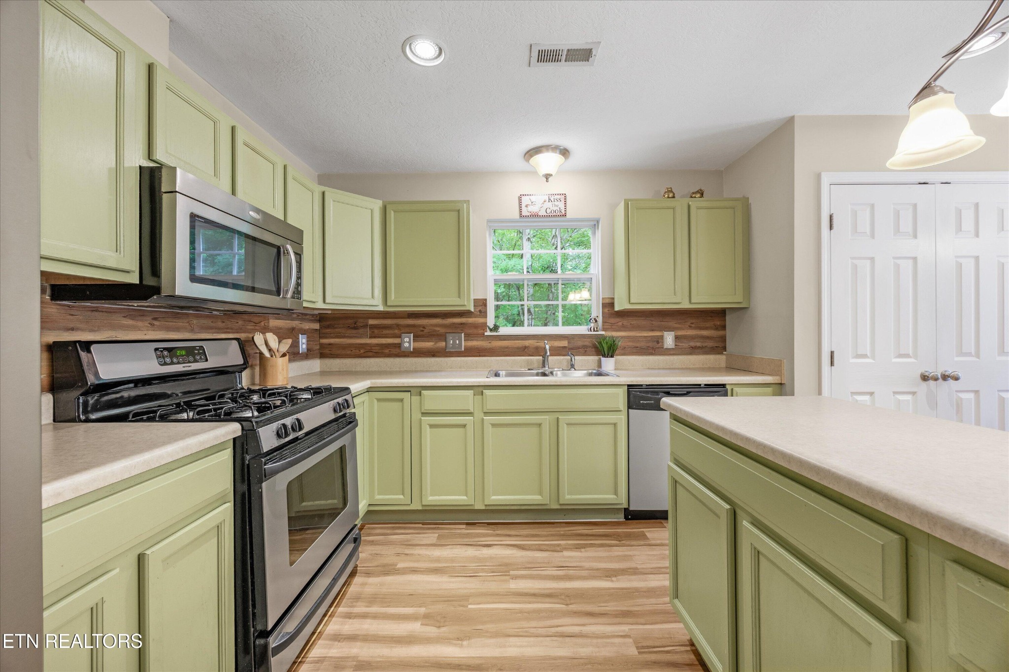 7204 Sunset Ridge Lane Knoxville, TN 37920 - Photo 10 of 38 Gallery Image 10
