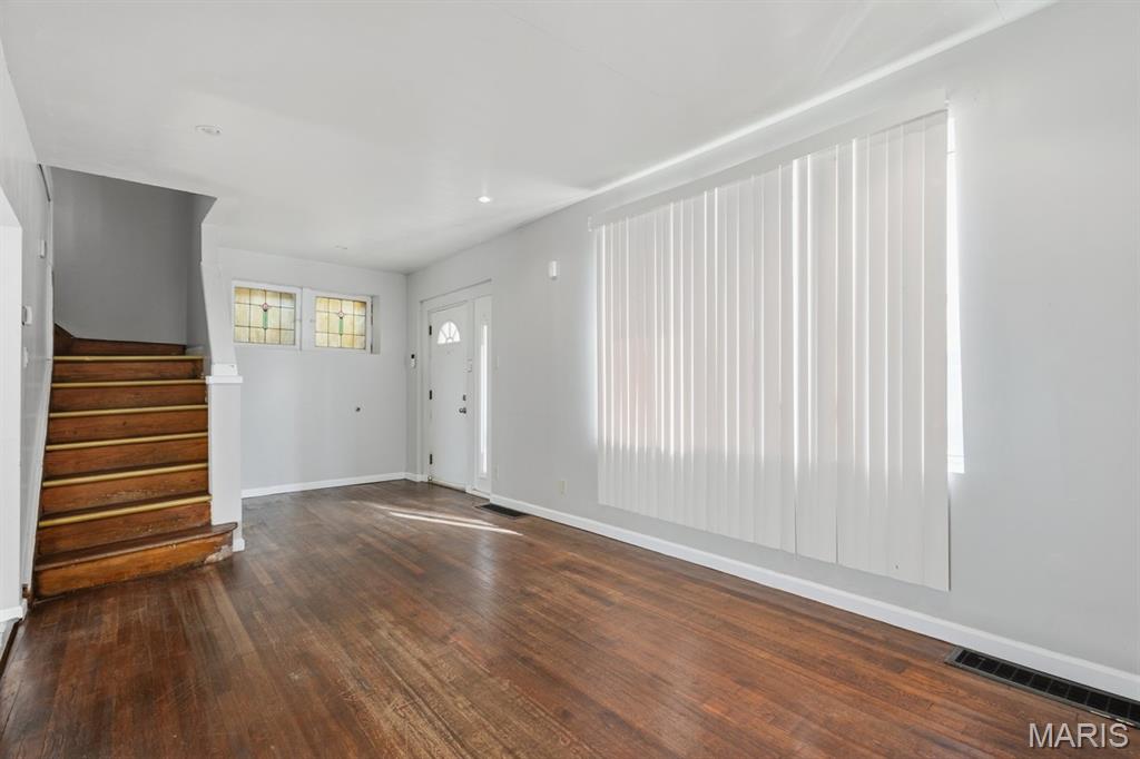 4707 Ray Avenue St. Louis, MO 63116 - Photo 4 of 32