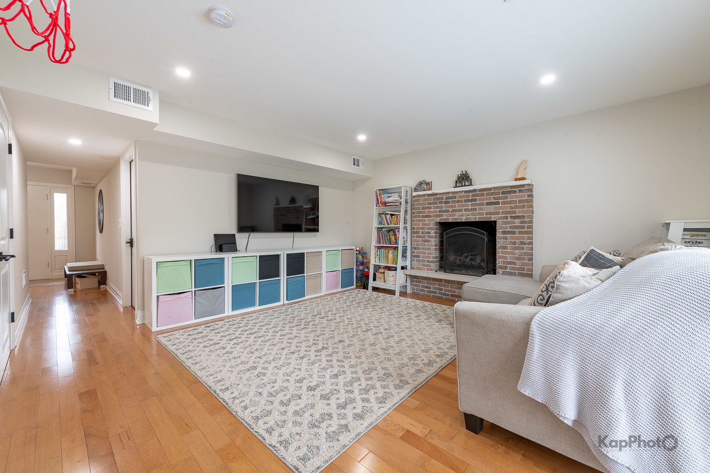 333 Bramble Lane Schaumburg, IL 60193 - Photo 15 of 33 a living room with furniture and a flat screen tv