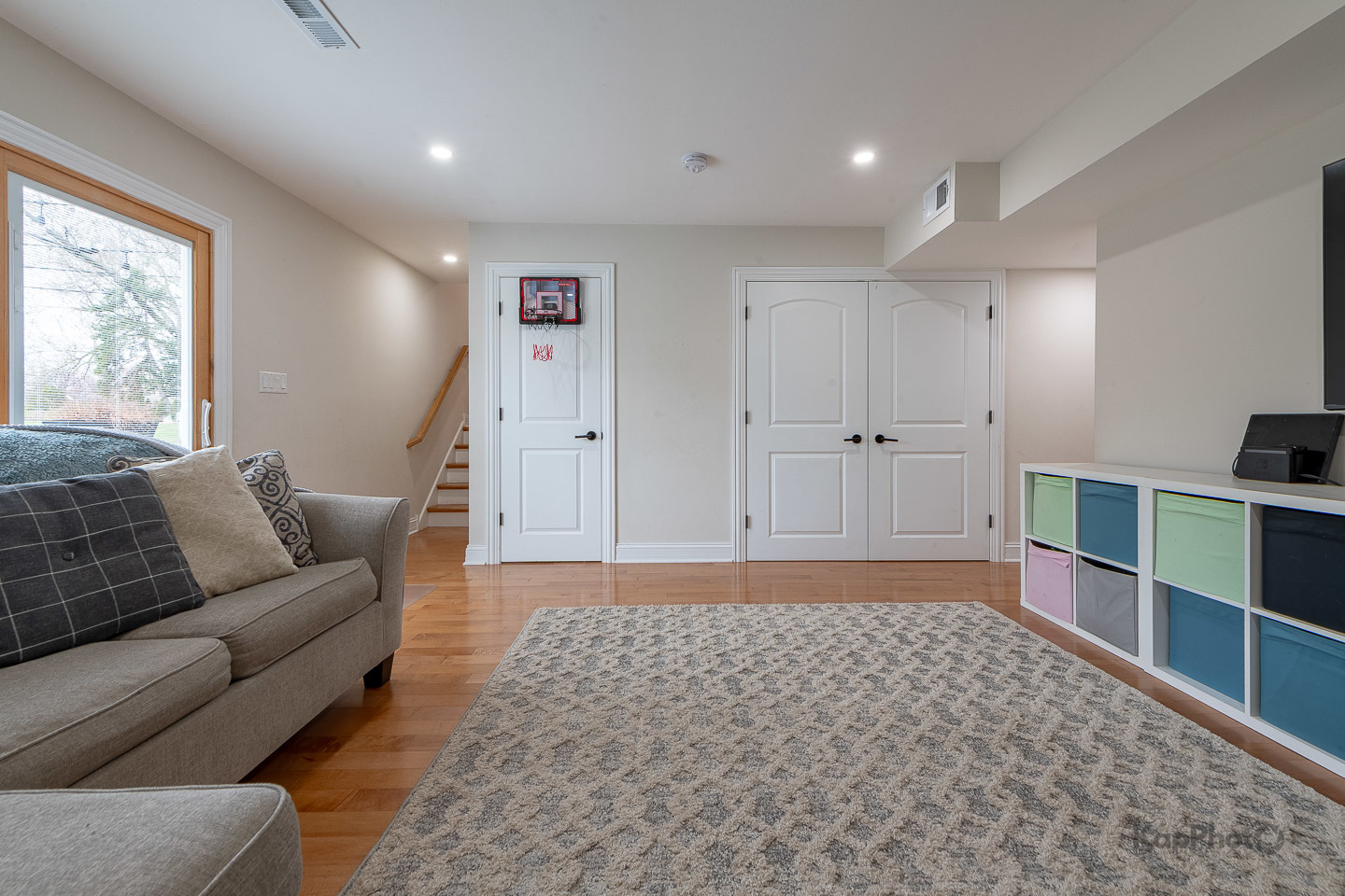 333 Bramble Lane Schaumburg, IL 60193 - Photo 16 of 33 a living room with furniture and a window
