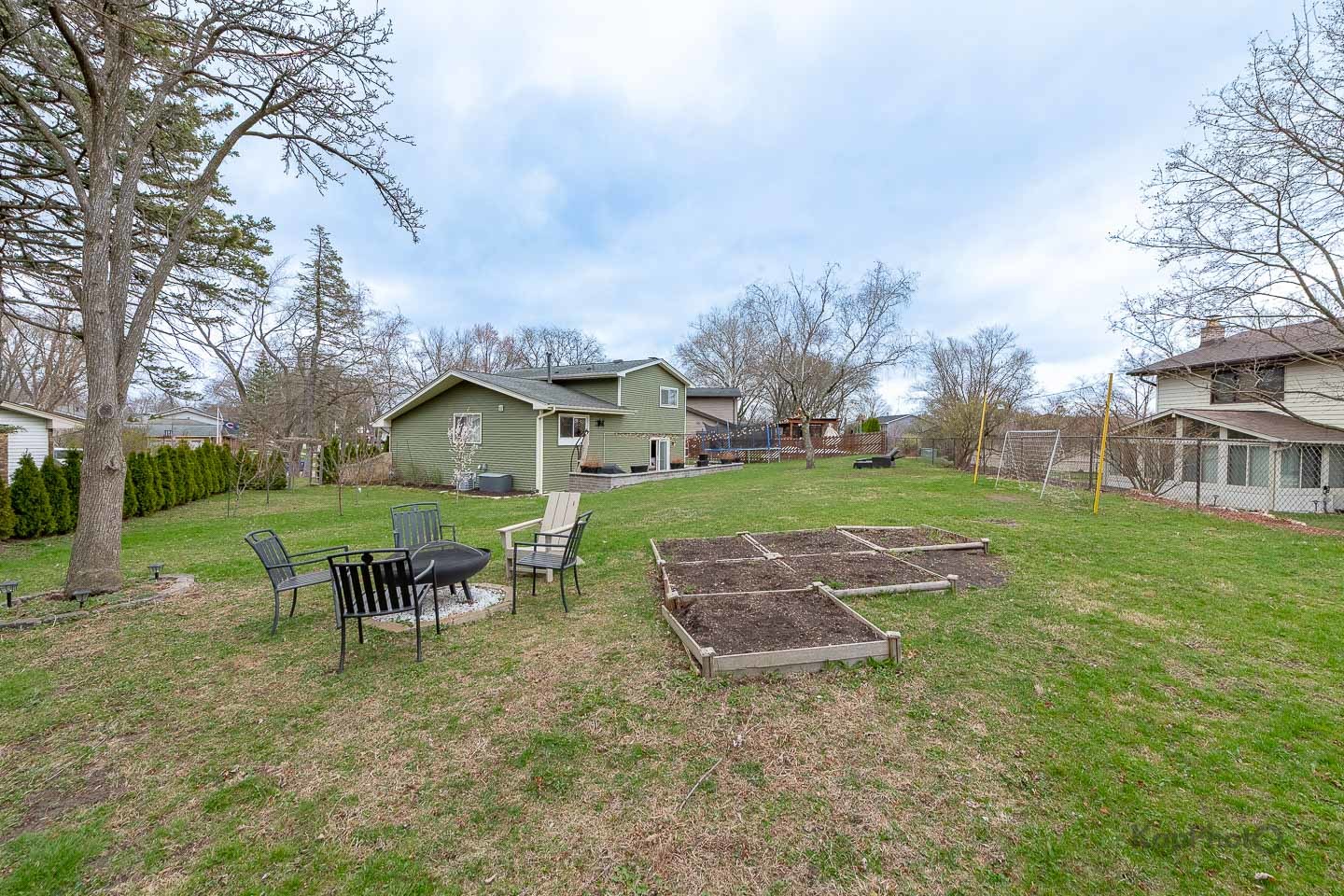 333 Bramble Lane Schaumburg, IL 60193 - Photo 32 of 33 a view of a house with a yard table and chairs