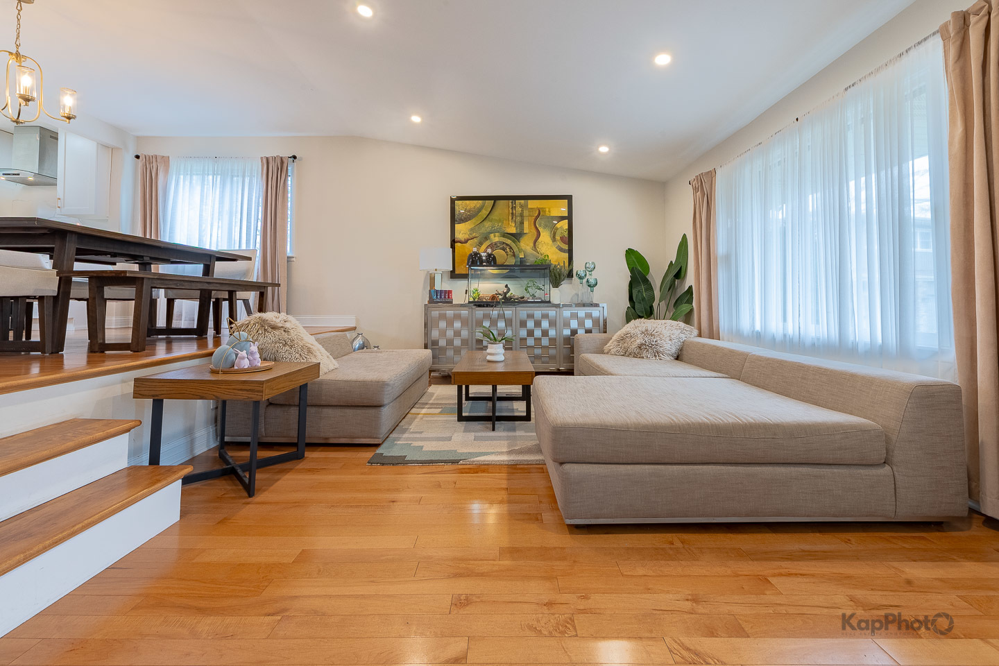333 Bramble Lane Schaumburg, IL 60193 - Photo 5 of 33 a living room with furniture and a rug
