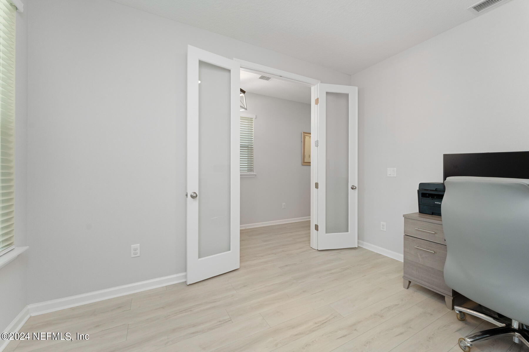 10279 Innovation Way Jacksonville, FL 32256 - Photo 6 of 42 a view of a livingroom with furniture