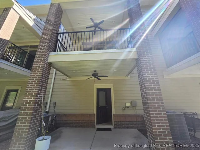 a view of entryway with a door