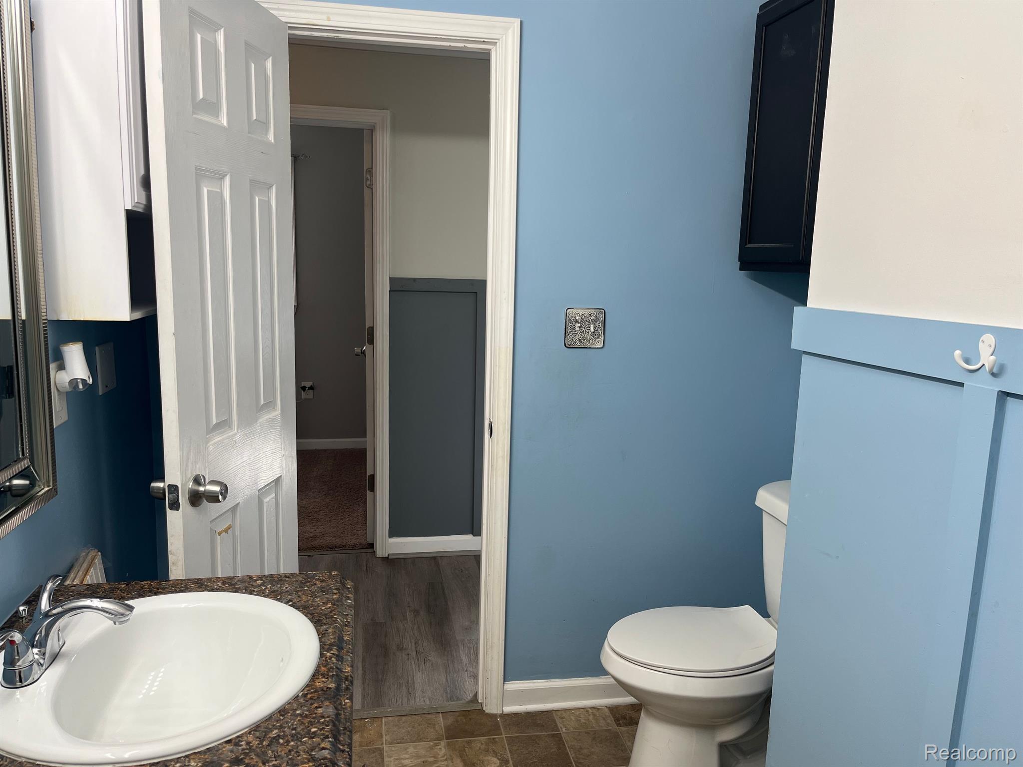 9440 Holland Road Taylor, MI 48180 - Photo 14 of 17 Bathroom