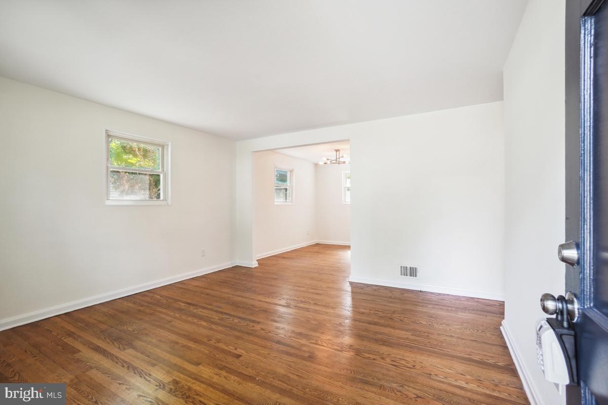 4710 Red Fox Road Rockville, MD 20852 - Photo 2 of 28 Living room entry