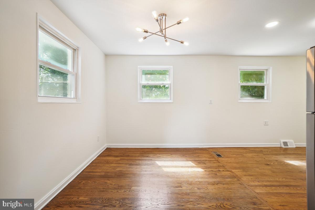 4710 Red Fox Road Rockville, MD 20852 - Photo 5 of 28 Dining room/area