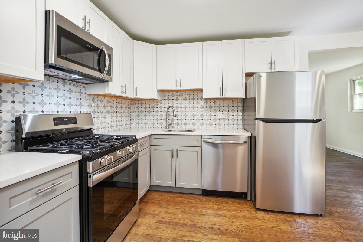 4710 Red Fox Road Rockville, MD 20852 - Photo 10 of 28 ceramic back splash