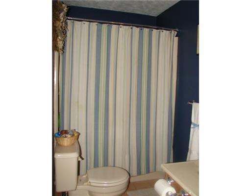 4764 Bayfield Road Allison Park, PA 15101 - Photo 10 of 18 Full Bath. Full Bath on Main Level adjacent to both family room and den/offiice/guest bedroom option