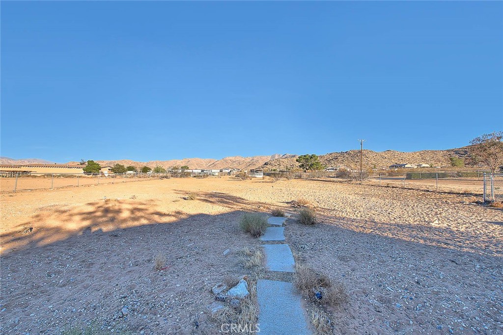 14811 Kingsdale Road Apple Valley, CA 92307 - Photo 37 of 57 a view of an ocean