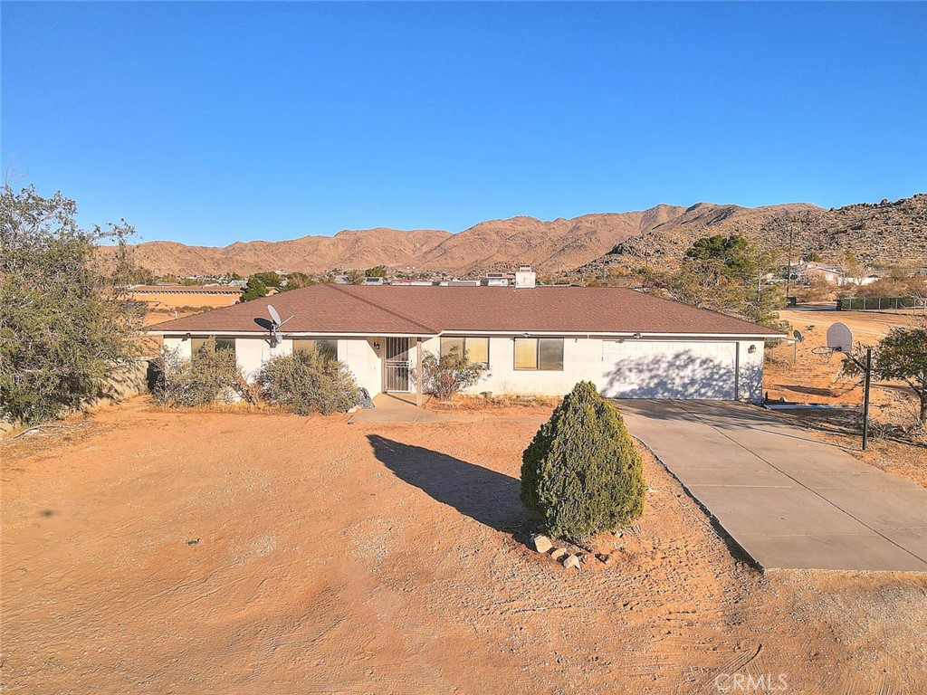 14811 Kingsdale Road Apple Valley, CA 92307 - Photo 5 of 57 a view of swimming pool with a lake view