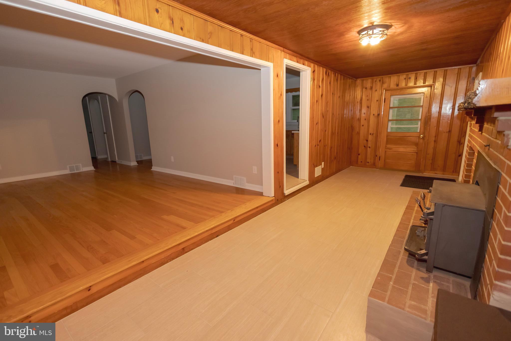 4545 Bill Moxley Road Mount Airy, MD 21771 - Photo 4 of 33