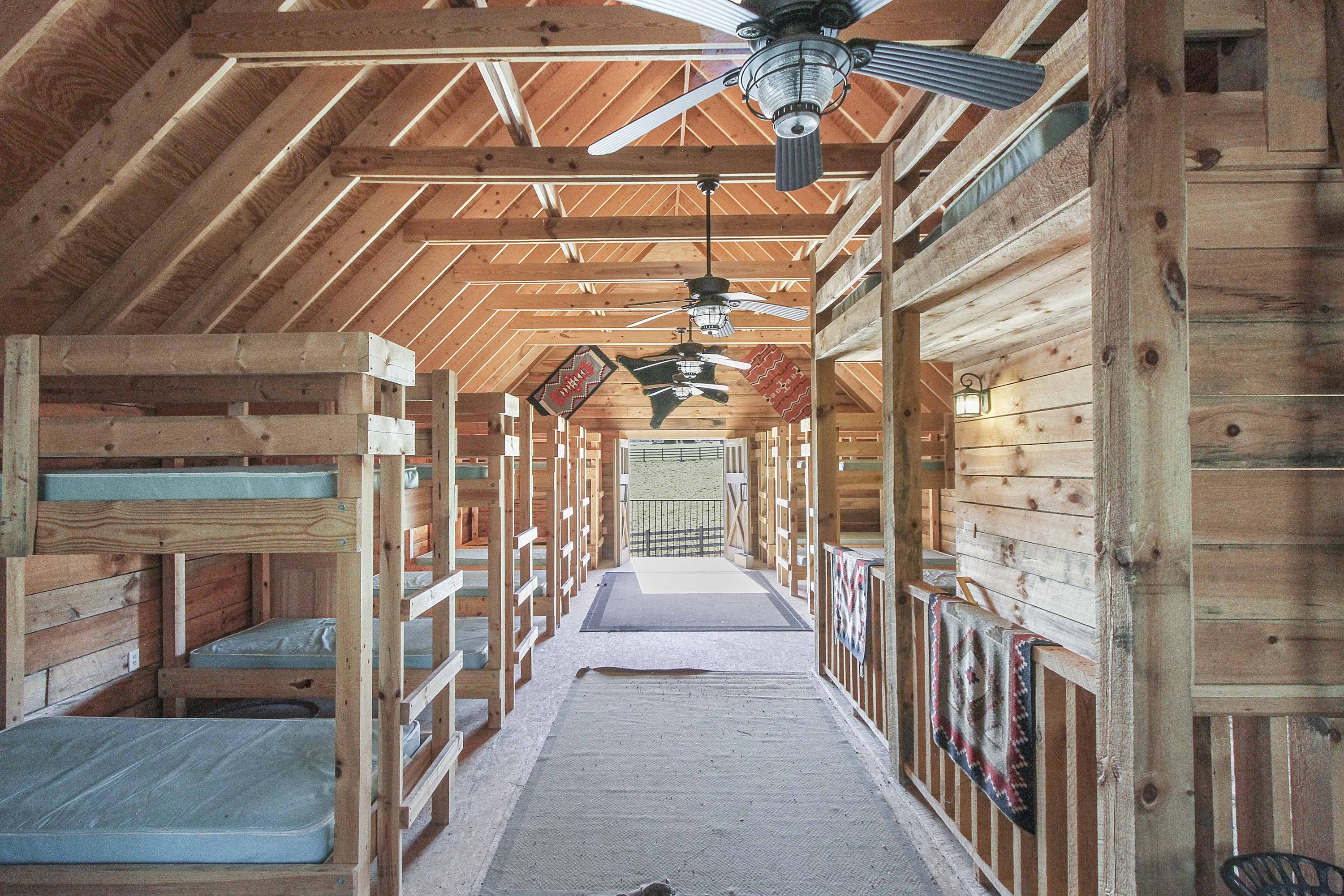 199 Fairview Road Tellico Plains, TN 37385 - Photo 31 of 40 18 Bunk Beds