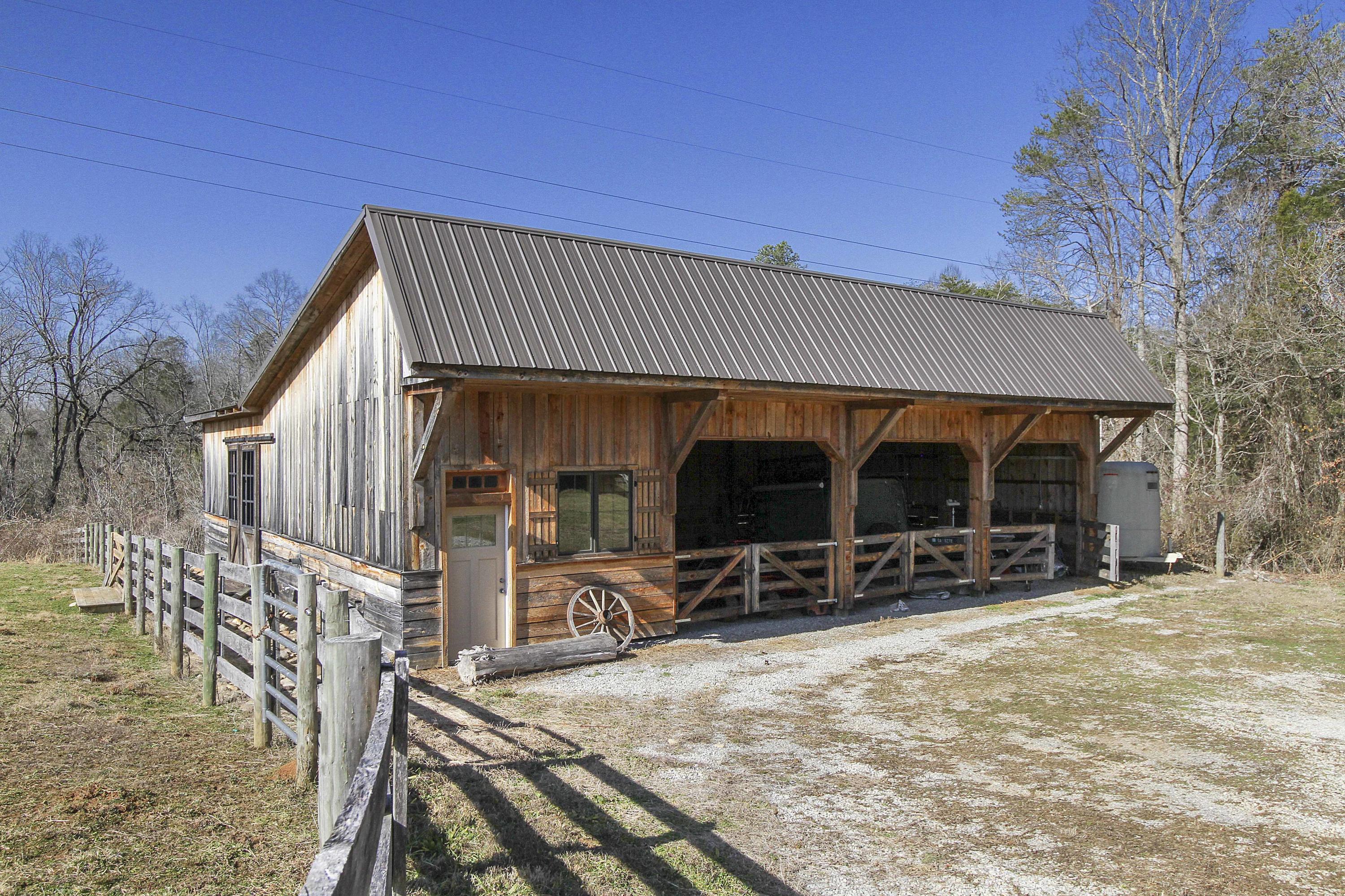 199 Fairview Road Tellico Plains, TN 37385 - Photo 33 of 40 Horse Barn