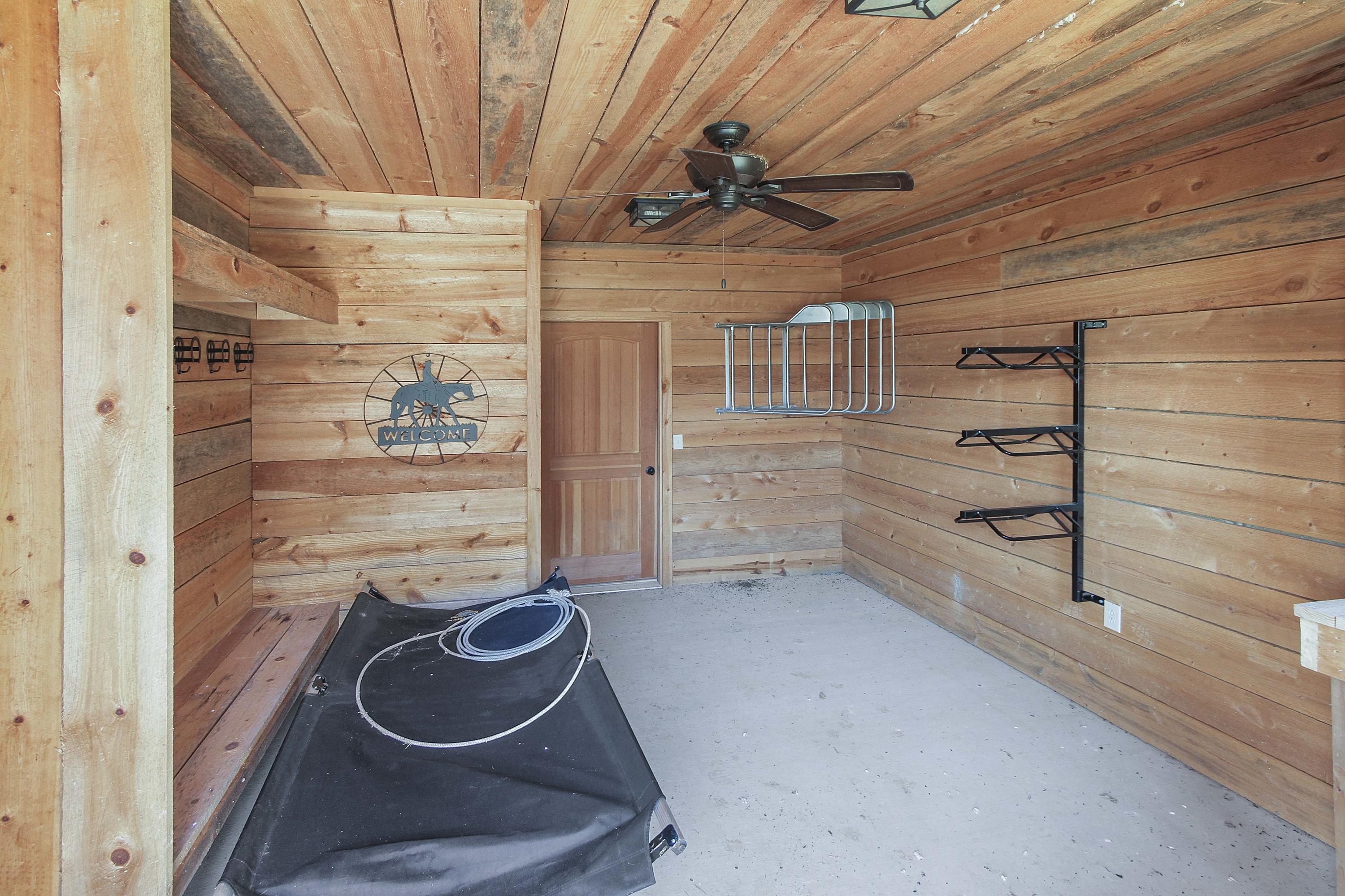 199 Fairview Road Tellico Plains, TN 37385 - Photo 35 of 40 Horse barn